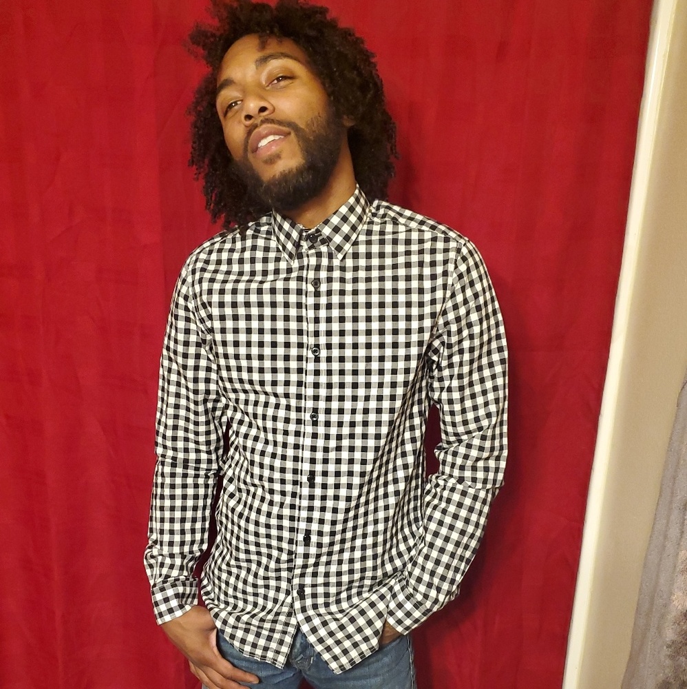 COPY - H&M Button down shirt - Picture 2 of 3